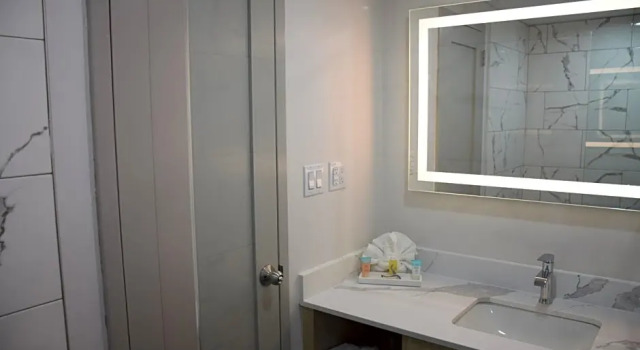 Номер Economy Edison Hotel