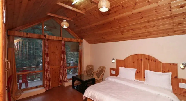 OYO 13696 Home 3BHK River Side Cottage Manali, Забронировать Дом для отпуска Коттеджи Манали, Коттедж