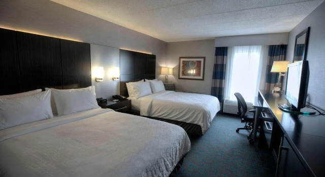 Четырёхместный номер Standard Holiday Inn Express Janesville-I-90 & US Highway 14 by IHG