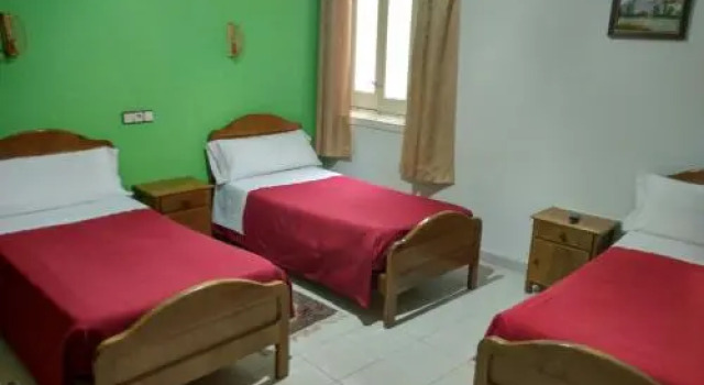 Hostal Gaudí, Забронировать Отель Орталеза Мадрид, рядом с Дом-музей Лопе де Вега