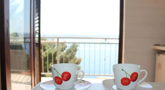 Entire home with a swimming pool for 12 in Marusici, Buchen Sie Ferienwohnung Hotels in Gespanschaft Split-Dalmatien mit Pool, Schwimmbad