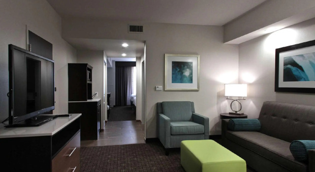 Четырёхместный полулюкс Hilton Garden Inn Victoria