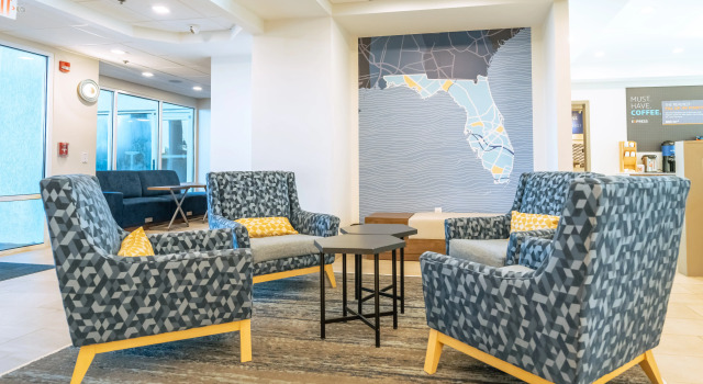 Holiday Inn Express Hotel & Suites Cocoa Beach, Rezerwuj Hotel Cocoa West Space Coast