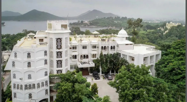 Hotel Hilltop Palace