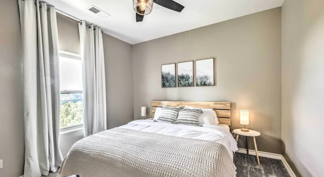 Коттедж Modern Mtn Retreat, Walk to Lake & Trails!