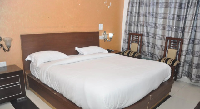 Hotel Hill Inn, Забронировать Отель Отели штата Химачал-Прадеш с парковкой, Парковка