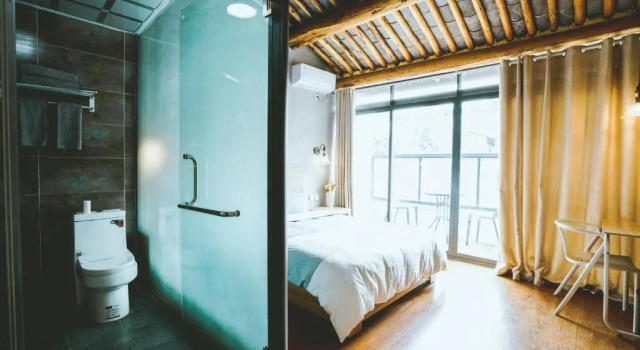 Standardowy dwuosobowy pokój z widokiem na góry Monster B&B
