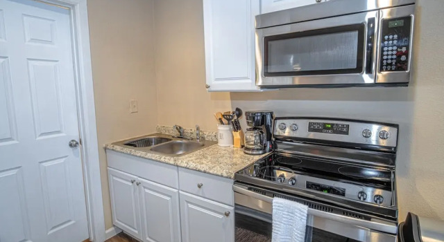 Коттедж c 1 комнатой Remodeled Guest House Near Downtown/military Base