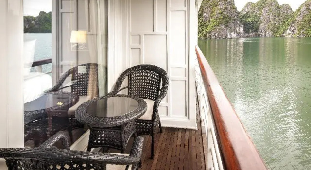 Двухместный номер Executive с балконом Paradise Elegance Cruise Halong