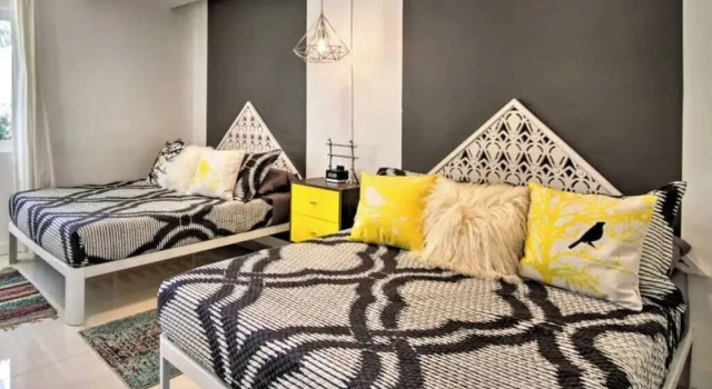 Amarillo House - Luxury Home with Pool & Spa, Забронировать Курортный отель Курортные отели Палм-Спрингса, рядом с Uprising Rock Climbing Center, Курортный отель