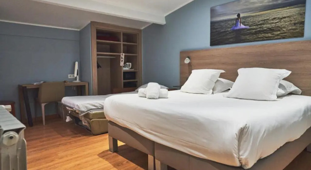 Семейный номер Standard Grand Hôtel Dauphiné Toulon, Boutique Hôtel & Suites