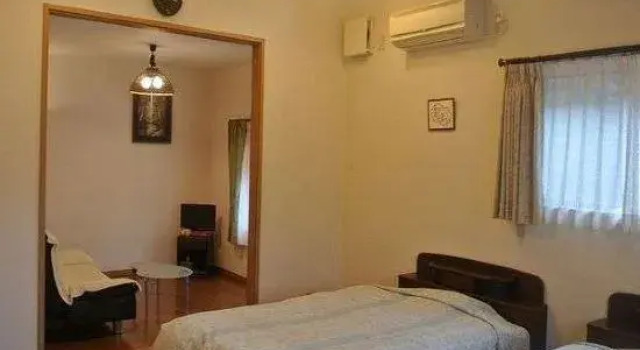 Кровать в общем номере Rest House Mori no Shirabe