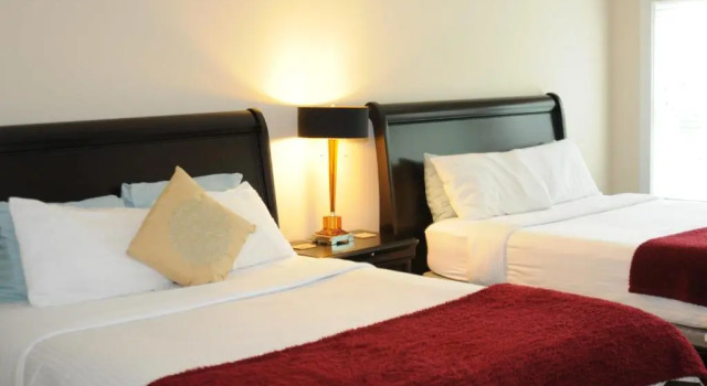 Четырёхместный люкс Acorn Hill Lodge and Spa