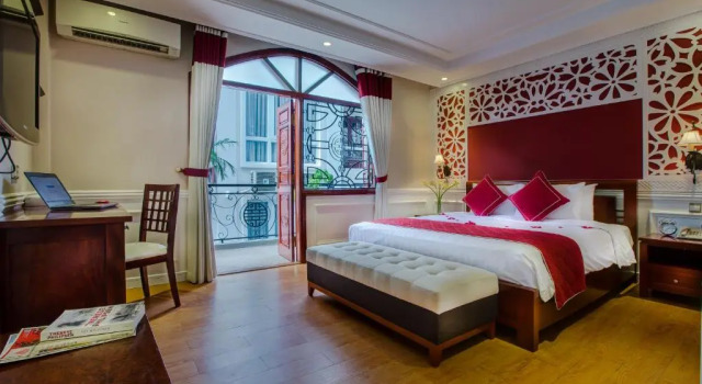 Полулюкс с балконом La Beaute De Hanoi Hotel