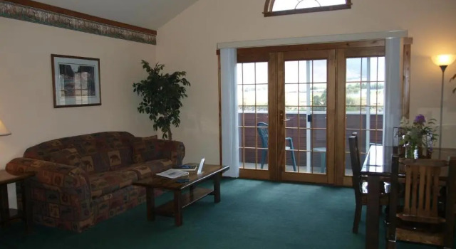 Люкс Deluxe Yellowstone Basin Inn