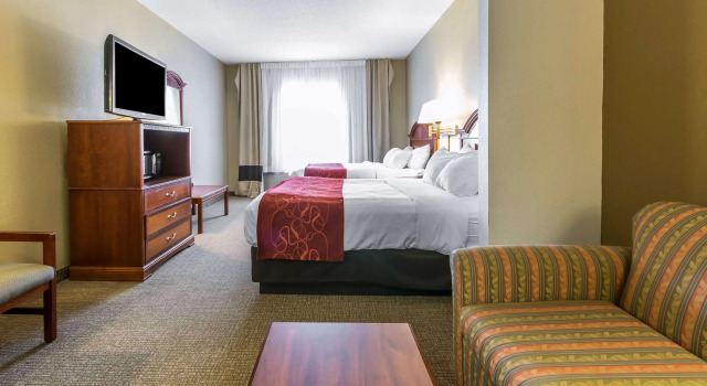 Четырёхместный люкс Comfort Suites Owensboro South