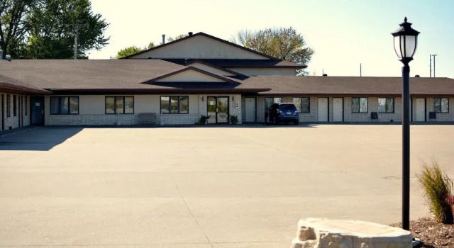 Dutch Country Inn, Book Mini-hotel Kalona Iowa