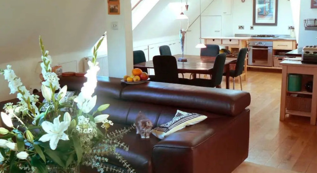 4 Bedroom Flat In Edinburgh City Centre, Забронировать Отель Бротон Эдинбург, рядом с Железнодорожный вокзал Эдинбург-Уэверли