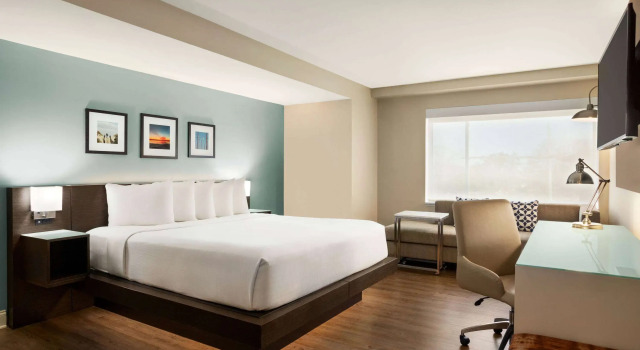 Wyndham Newport Hotel