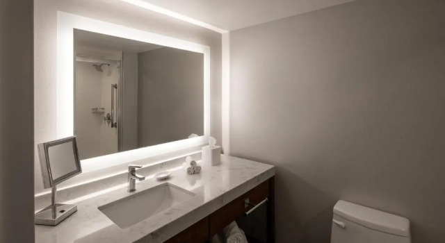 Четырёхместный номер Deluxe Crowne Plaza Phoenix - Chandler Golf Resort by IHG