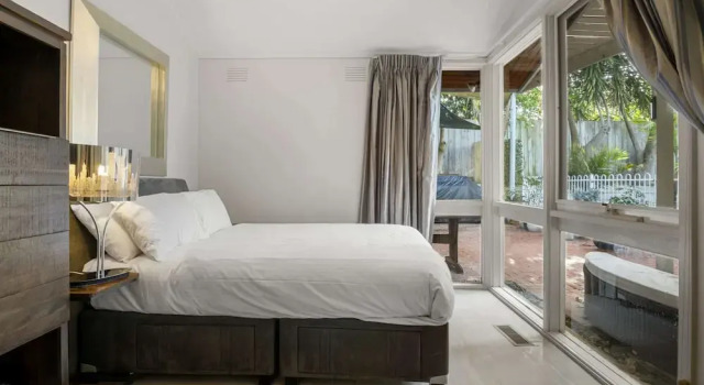 Апартаменты 5-bed Haven With Pool Minutes From Beaches