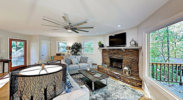 New Listing! The Chocolate W/ Kayaks 2 Bedroom Home