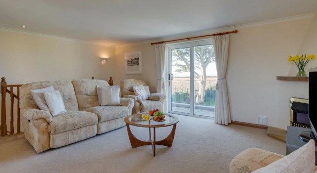 Spacious and Comfortable Holiday Home With Large Private Garden, Near the Beach, Varaa Hotelli 3 tähden hotellit kohteessa Cornwall, 3*