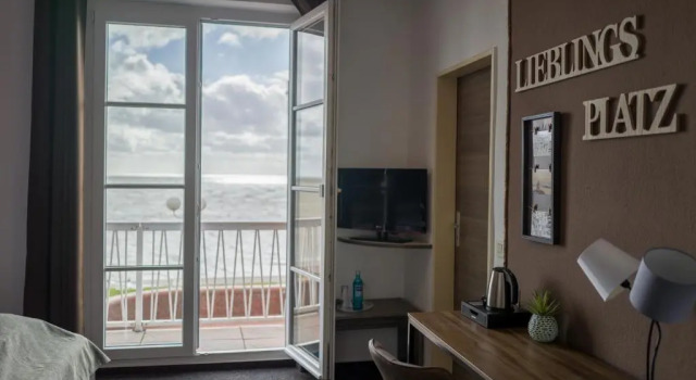 Двухместный номер Standard с балконом и с видом на море AKZENT Strandhotels Seestern, Delphin & Lachs