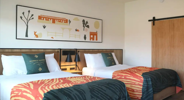 Четырёхместный номер Deluxe Marble Canyon Lodge