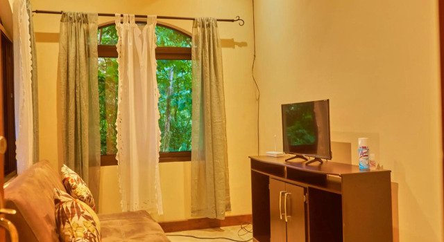 One Bedroom Villa on 20 Acres of Nature! "Bird Paradise", Varaa Villa Bijagua Alajuela