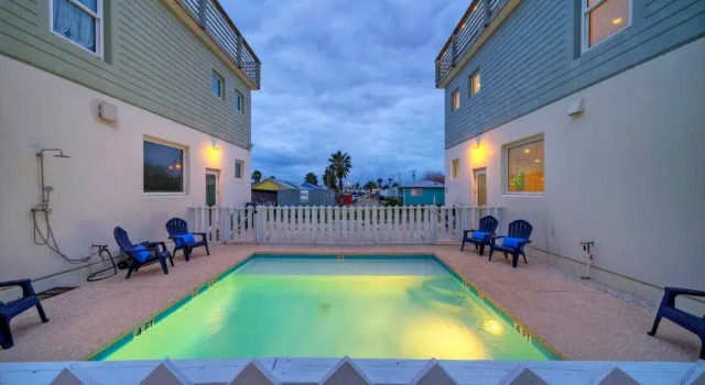Коттедж Third Sandbar & Seaglass Landing by Avantstay. Sleeps 30 2 Homes + Dual Pools + Outdoor Living Steps to Beach