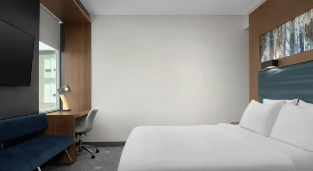 Двухместный люкс с балконом Aloft by Marriott Hillsboro-Beaverton