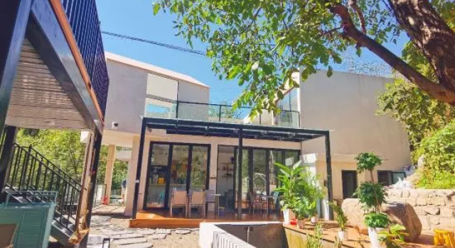 Кровать в общем номере с 6 комнатами Xixiangji Guesthouse