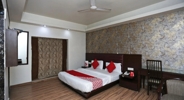 OYO 13758 XS Residency