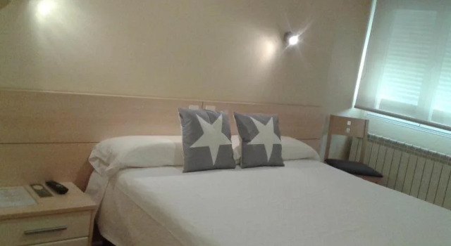 Hostal Europa, Book Hotel Hoteller i La Ribera Navarra med parkering, Parkering