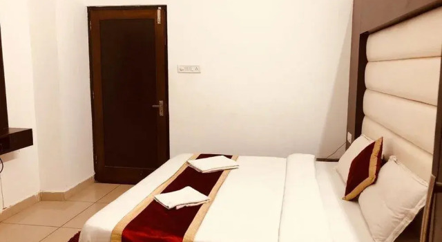 Shalimar Lodge, "700 meter from Katra Bus Stand"