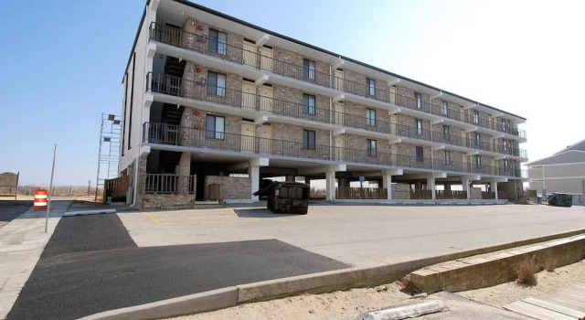 Bimini 105 2 Bedroom Condo by RedAwning, Забронировать Отель Отели Оушен-Сити с парковкой, рядом с Окружная библиотека в Оушен-Сити, Парковка