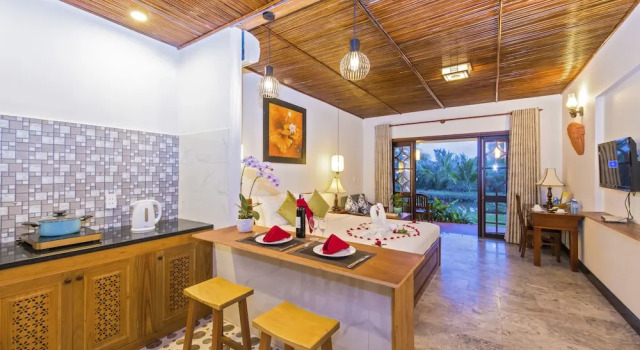 Люкс с видом на бассейн Pomelo Garden Boutique Villa