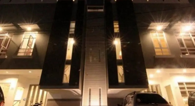 The Residence Guest House, Забронировать Гостевой дом Гостевые дома Джакарты, рядом с Парк Таман Суропати, Гостевой дом