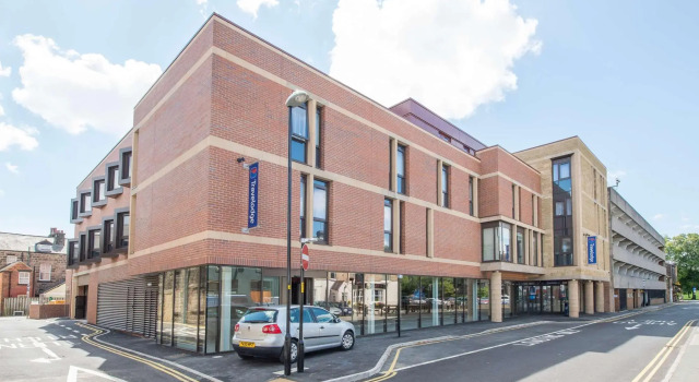 Travelodge Harrogate West Park, Забронировать Отель Отели Англии 3 звезды, 3*