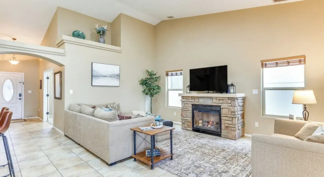 4 Mi to Dtwn Grand Junction: Hot Tub Haven!, Book Feriehus Villaer i Grand Junction, Villa