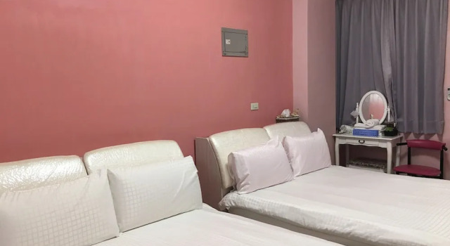 Четырёхместный номер Standard Цокольный этаж c 1 комнатой с балконом Happy Homestay