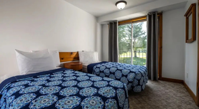 Spacious 8 bdrm Blue Mountain Cottage, Perfect for Large Groups, Private Beach, BBQ, Hot Tub, Sauna, Varaa Lomakoti Blue Mountains 