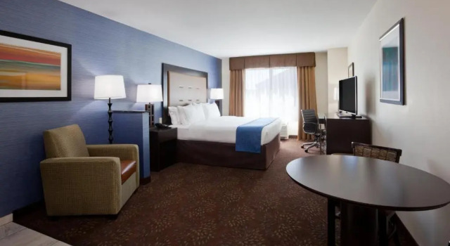 Люкс Holiday Inn Express & Suites Fort Dodge by IHG
