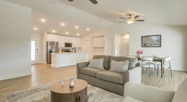 Cape Coral Family Retreat w/ Pool & Fenced Yard, Забронировать Дом для отпуска Коттеджи штата Флориды, Коттедж