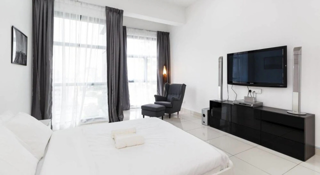 Bright and Comfy Studio 10 Minutes From Klcc