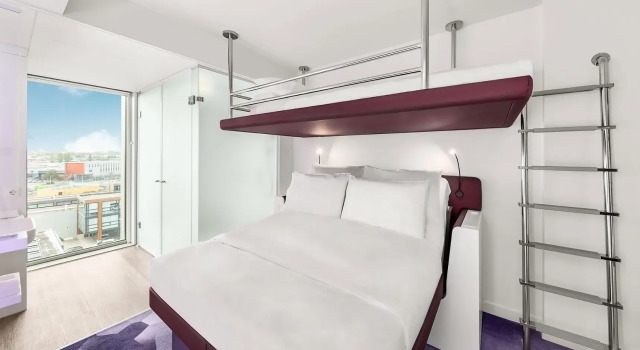 Трёхместный номер YOTEL Amsterdam