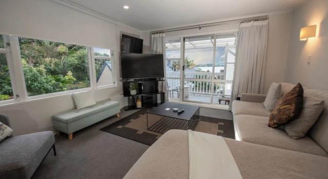 Семейные апартаменты с 3 комнатами Harbour View Motel and Waterfront Apartments