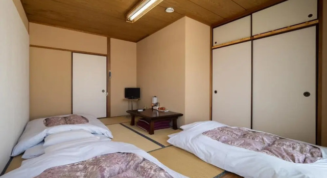 Четырёхместный семейный номер Standard Business Hotel Nakayama
