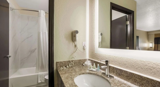 Suite Quality Inn Commerce at I-85
